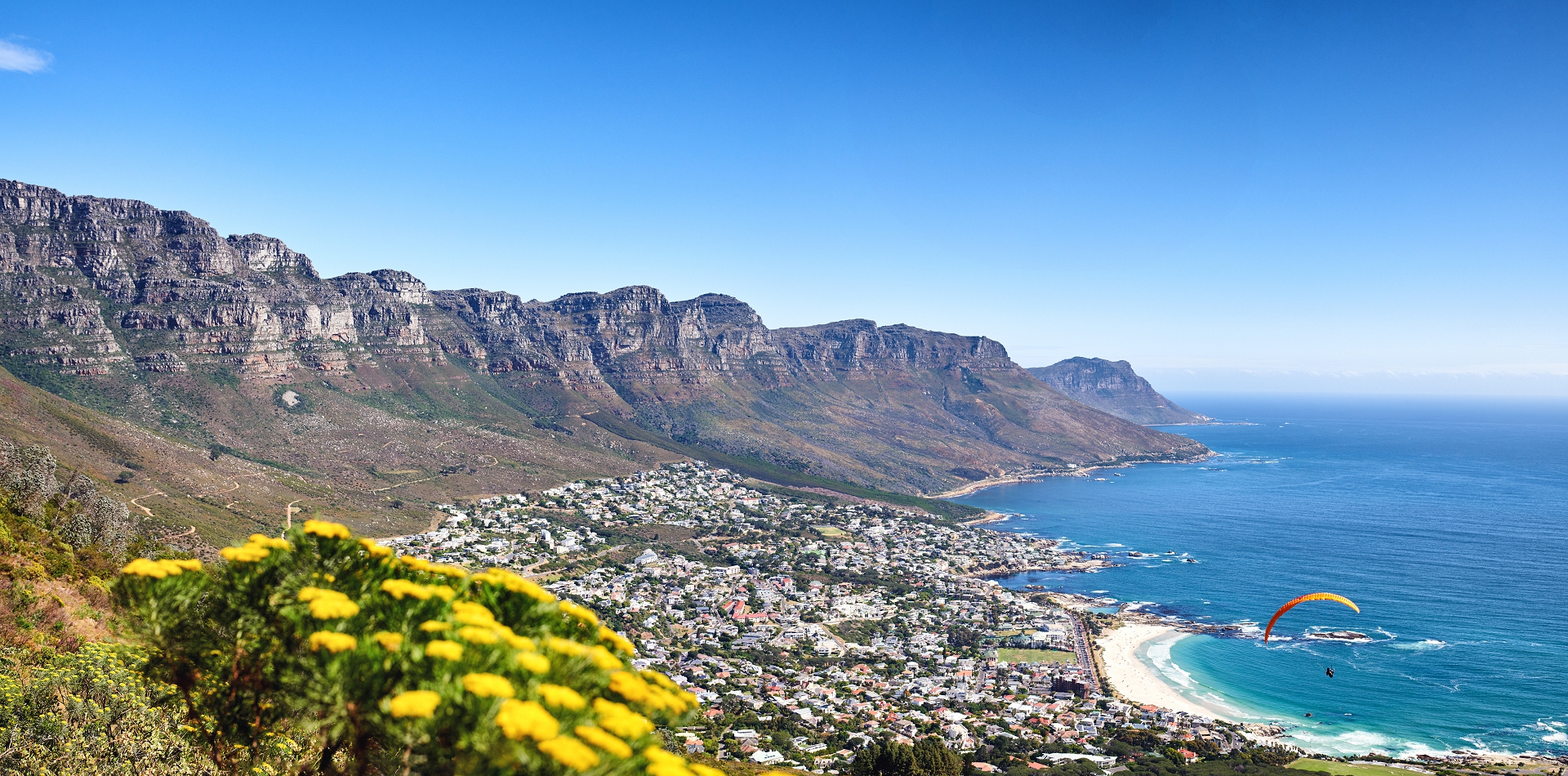 Images of the twelve apostles and Camps Bay - Cape Town.